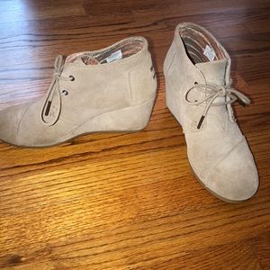 Tan Toms wedges